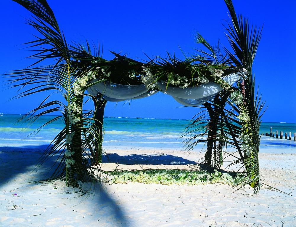 Breezes Beach Club And Spa Bwejuu Exterior foto